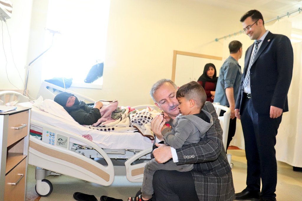BayramDikmir63's tweet photo. Göreve geldi ilk günden #tevazu #samimiyet ve #gayret ile çalışan Harran Üniversitesi için güzel çalışmalara imza atan sayın Rektörüm Mehmet Tahir Güllüoğlu'nu tebrik eder Çalışmalarında başarılarının devamını dilerim.@RTErdogan @mtahirgulluoglu @hrumedya @AliSahin501 @erolozvar https://t.co/s9GEgQ0EPW