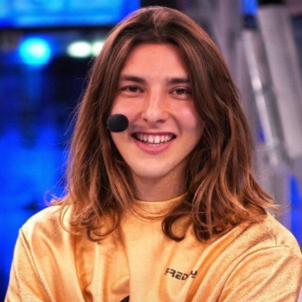 iitsnali's tweet photo. gesù prese il pane e rese grazie, lo spezzò, lo diede ai suoi discepoli e disse “menomale che ti ha lasciato, ringrazia dio” https://t.co/8vDHwjYcbs