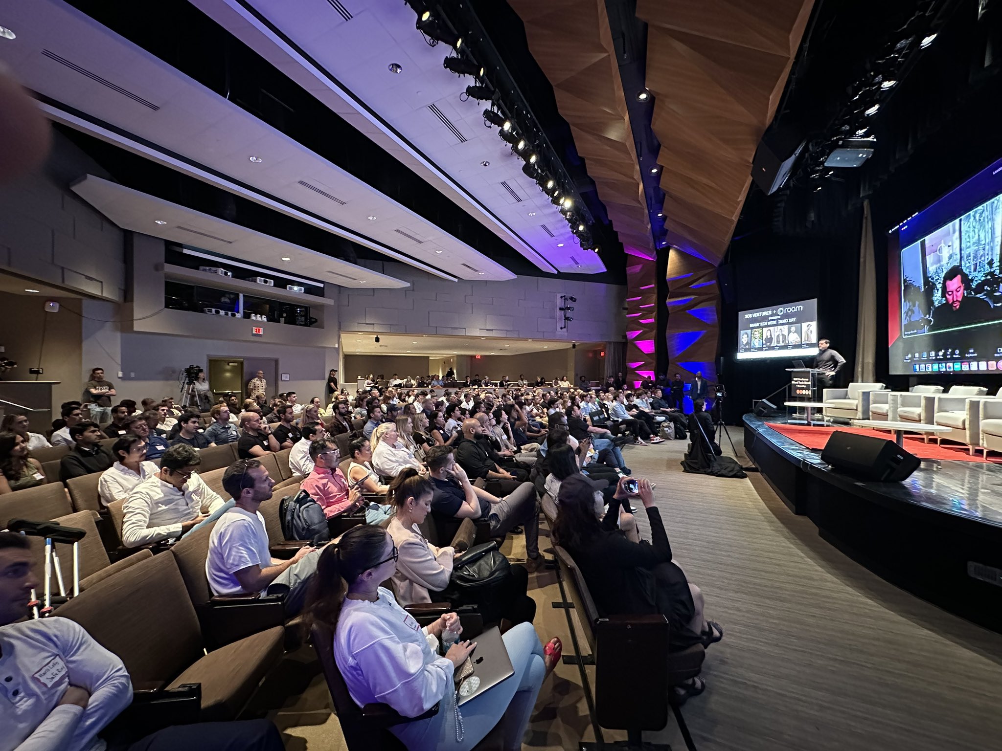 delian on Twitter "Miami Tech Week Demo Day is packed!!! https//t.co