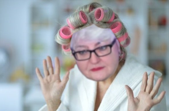 Abueladecry's tweet photo. Después de estar internada por esquizofrenia, me quiero hacer un cambio de look, qué dicen los jóvenes? qué color recomiendan? 🤗 https://t.co/xUNiXaGQY7
