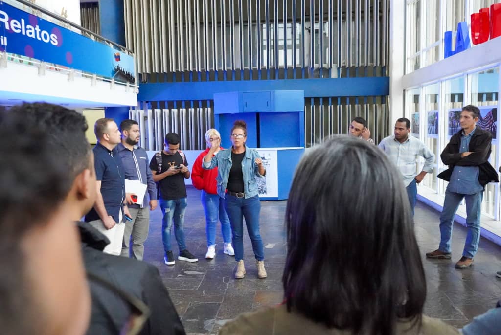 FOTOS |

Responsables estadales de Formación e Ideología del PSUV y JPSUV realizaron recorrido por la Exposición Fotográfica "Retratos y Relatos del 11, 12 y 13 de abril de 2002" que se lleva a cabo en <a href="/lauicom/">UNIVERSIDAD INTERNACIONAL DE LAS COMUNICACIONES</a>. 

<a href="/taniapsuv/">Tania Valentina Díaz</a>
#VenezuelaTerritorioDePaz