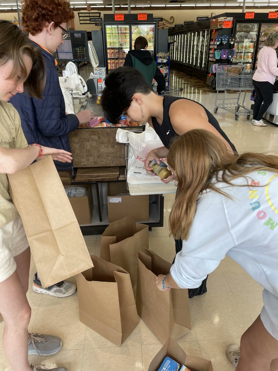 AnthonySchool's tweet photo. Student Council Shops for @FoodRescueAR! Student Council members shopped for canned goods to help Potluck Food Rescue. Between the items they purchased and the items that our community members donated, we were able to supply Potluck with 500 lbs of food! #TAScommunity https://t.co/7CzZ1IwxJI