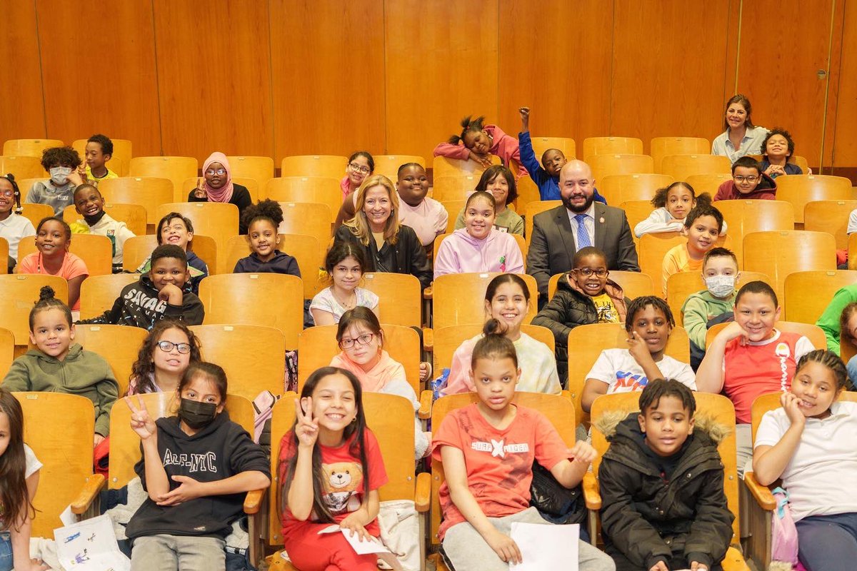 I had the pleasure of joining <a href="/NYCParks/">NYC Parks</a> Commissioner Sue Donahue at the <a href="/PS157x/">PS 157x- The Grove Hill School</a> - The Grove Hill School today for an informative discussion with 3rd graders about NYC Parks. (1/2)