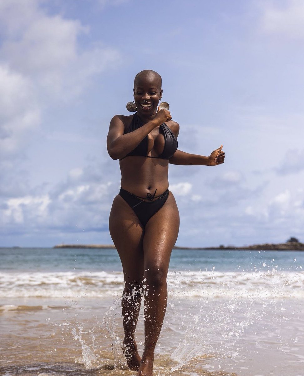 The day God created Osy <a href="/AllysynAudu/">Allysyn Osy Audu</a> he definitely was doing giveaway of smoothness and body cos what in heavens name is this beautyyy?????  
If you think frame one Ate the whole slides choked me 🥵🥵 ever stunnning body !! We need a bikini lineeeee already!!!Bring it on my fave