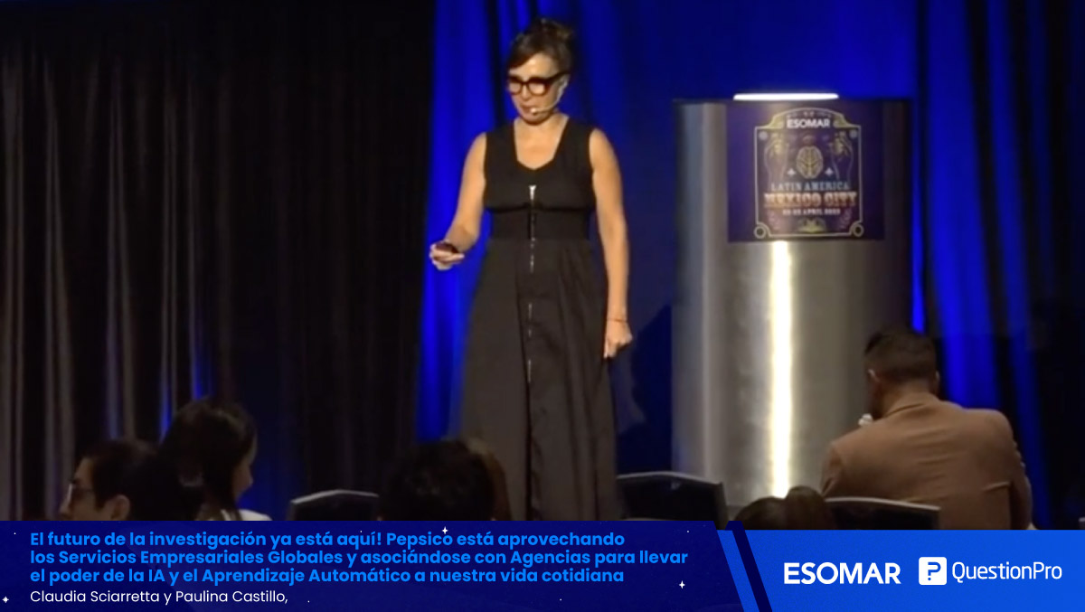 questionpro_es's tweet photo. Al inicio de su charla en #ESOMARLATAM23, Claudia Sciarretta cuenta que las persona se tocan su smartphone unas 2,600 ocasiones en un día, un dato que se ha estado trackeando en la industria desde hace años. https://t.co/BFdDEfMdS8