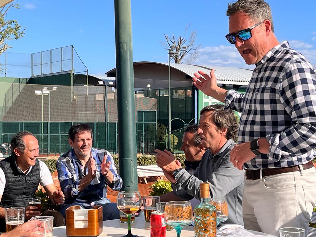 relphj's tweet image. Great laugh for @Guildfordhc o50s on tour @RCJolaseta . Great hosts and amazing club! Thanks for your hospitality