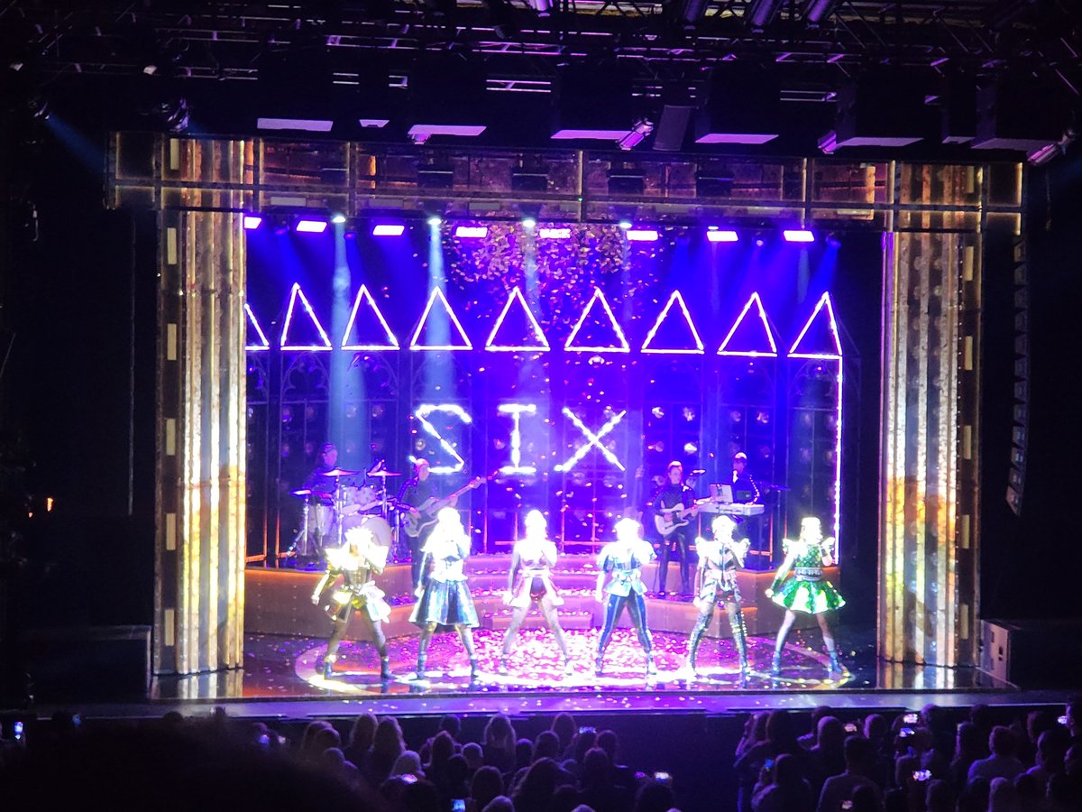 Took some cheeky time out of the @DHealthLDN applications to see Six tonight. Amazing performers and great show. Back to it tomorrow morning!