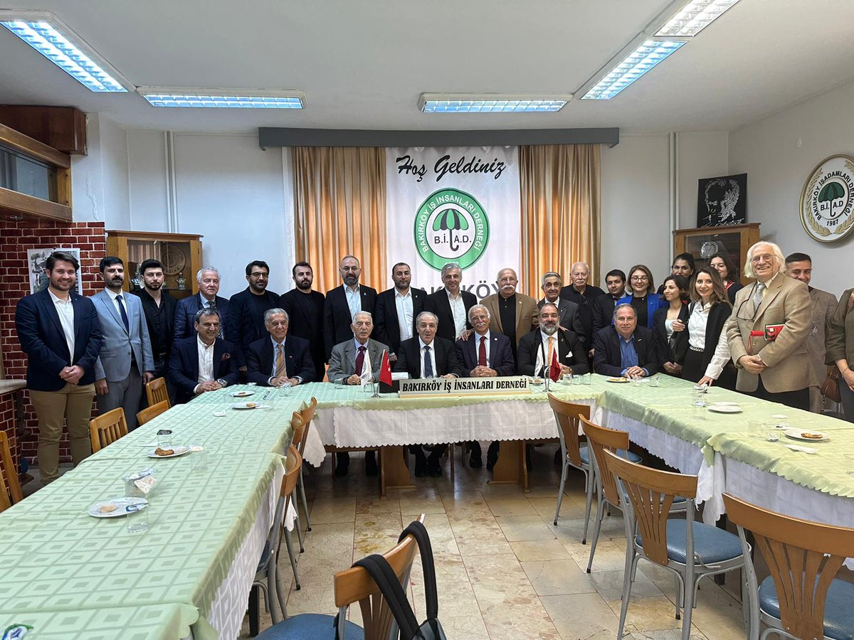bkrdeva's tweet photo. Kıymetli vekilimiz Sn @myeneroglu ile programımıza Sn. @AhmetSalimYlma2 Beyin Başkanlığını yaptığı Bakırköy İş İnsanları Derneği ziyaretimizle devam ederek iş insanlarımız ile ekonomik politikalarımız üzerine bilgi alışverişinde bulunduk. #BirleseBirleseKazanacağız https://t.co/9ZNbNM2Heh