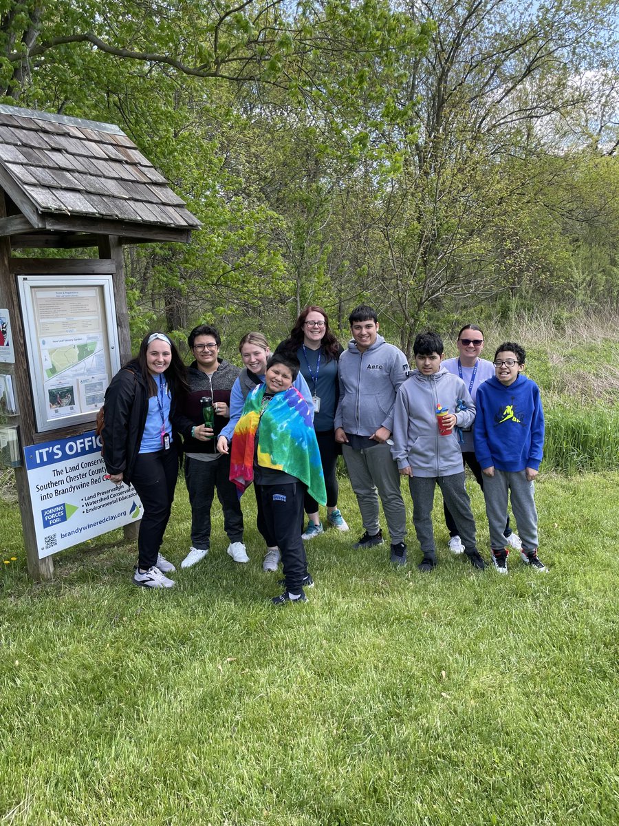 Ms. Burgette’s class enjoyed exploring New Leaf Sensory Garden! 🍃