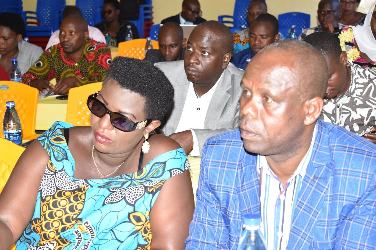 CankuzoProvince's tweet photo. 1/n. #Burundi: L' #AREEN a organisé, ce mardi 25/4/023, un atelier sur la gestion des services publics d' eau potable &amp; d' électricité réunissant les provinces @CankuzoProvince, @RuyigiProvince, @MuyingaProvince, @KirundoProvince et @NgoziProvince organisé, en @CankuzoProvince. https://t.co/93IuMoqxND