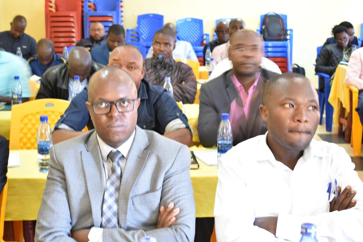 CankuzoProvince's tweet photo. 1/n. #Burundi: L' #AREEN a organisé, ce mardi 25/4/023, un atelier sur la gestion des services publics d' eau potable &amp; d' électricité réunissant les provinces @CankuzoProvince, @RuyigiProvince, @MuyingaProvince, @KirundoProvince et @NgoziProvince organisé, en @CankuzoProvince. https://t.co/93IuMoqxND