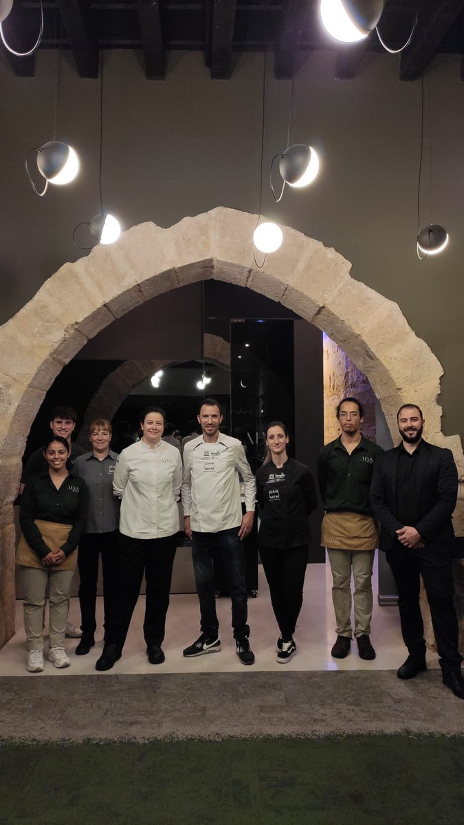 Hoy hemos tenido la suerte de trabajar en @almadeltemple, @saraolmedodomingo, su jefa de cocina nos ha hecho sentir como en casa, gracias a ella y todo su equipo, la siguiente toca en Burgos.
Hemos promocionado nuestra ciudad con <a href="/infoturburgos/">Info Turismo Burgos</a> que siempre es un orgullo.
#burgos
