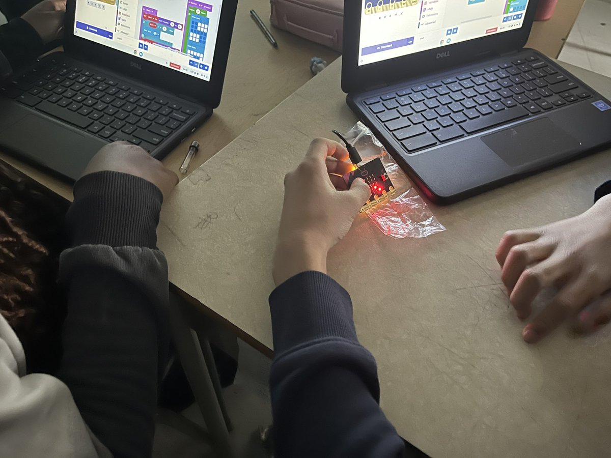Mrs_S_Cilia's tweet photo. Learning to code our micro:bits today with @KidsCoding as we participate in the #doyourbitchallenge @microbit_edu @SDG2030 @SDGaction @TCDSB @OLG_tcdsb https://t.co/QJmH9poCPi