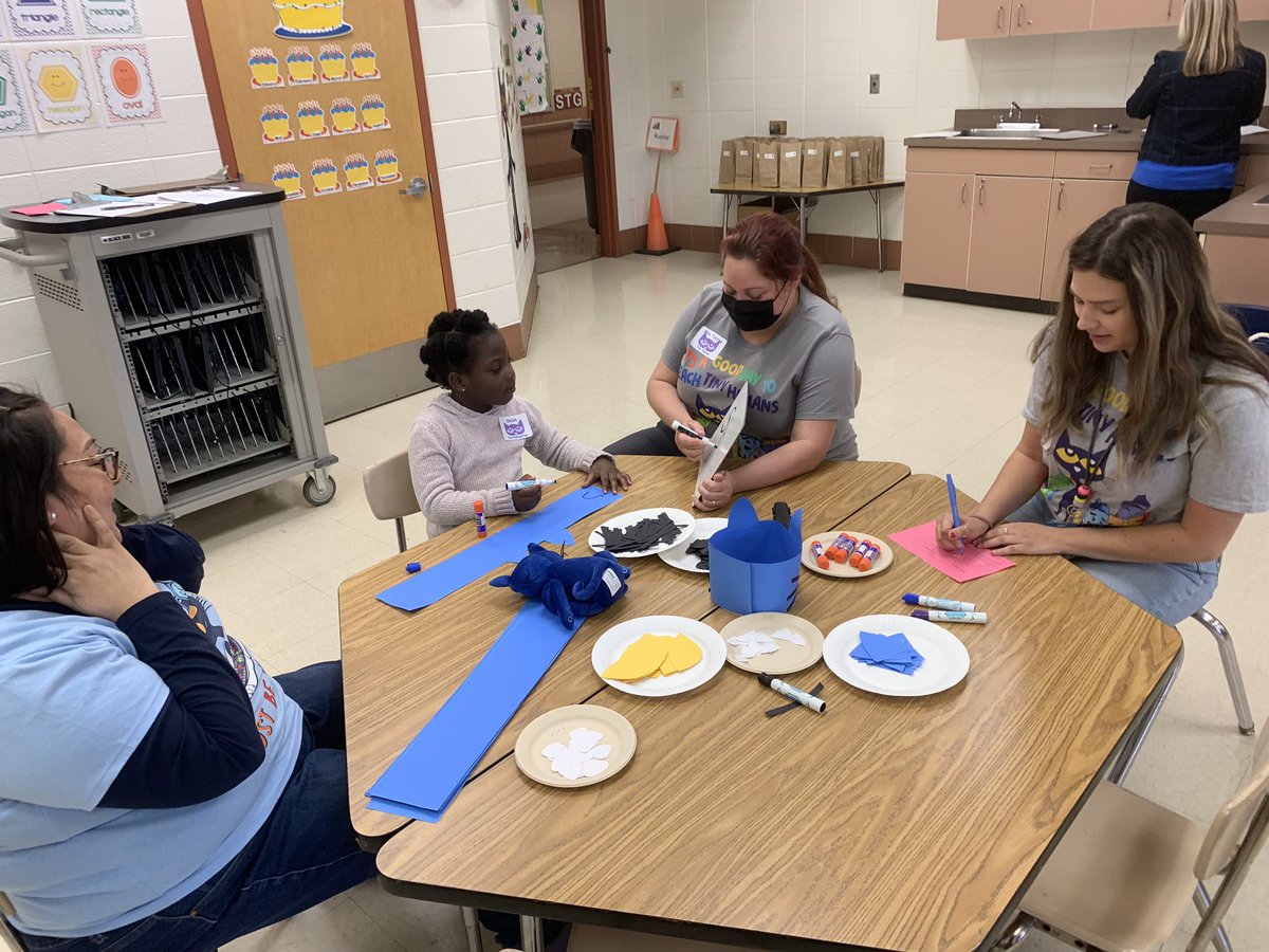 AllisonKiarie's tweet photo. A huge THANK YOU to our kindergarten team and all of the additional staff that supported to make Kindergarten Orientation the past two days a great success! @Resnikprincipal https://t.co/nnIkyG8bFi