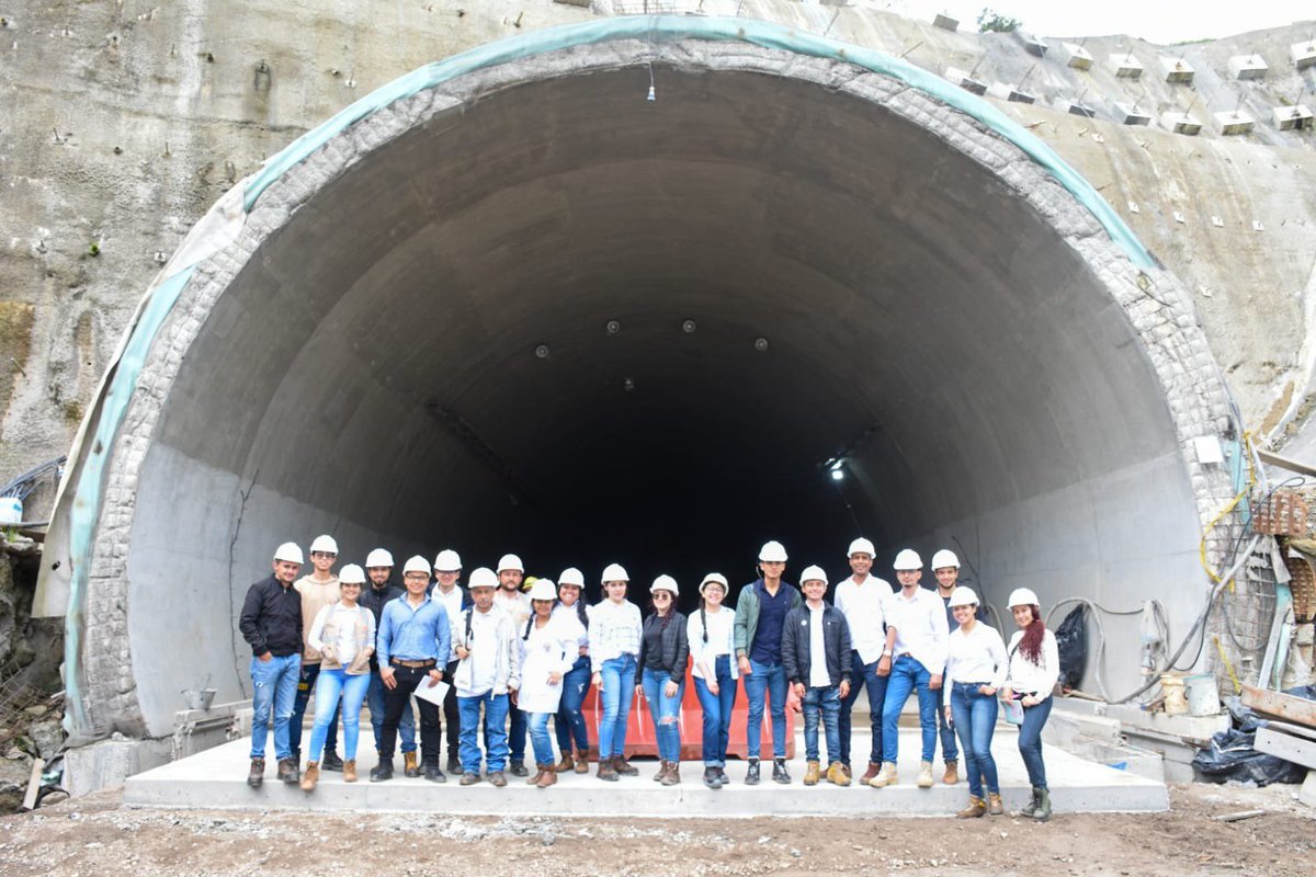 CanalTRO's tweet photo. La #UVRP recibiรณ a un grupo de estudiantes de Ingenierรญa Civil de la
@Unipamplona que visitaron frentes de obra del proyecto, ellos conocieron con mรกs detalles cรณmo se ejecuta la obra de infraestructura vial mรกs importante de #NortedeSantander https://t.co/otZRgkNqIW