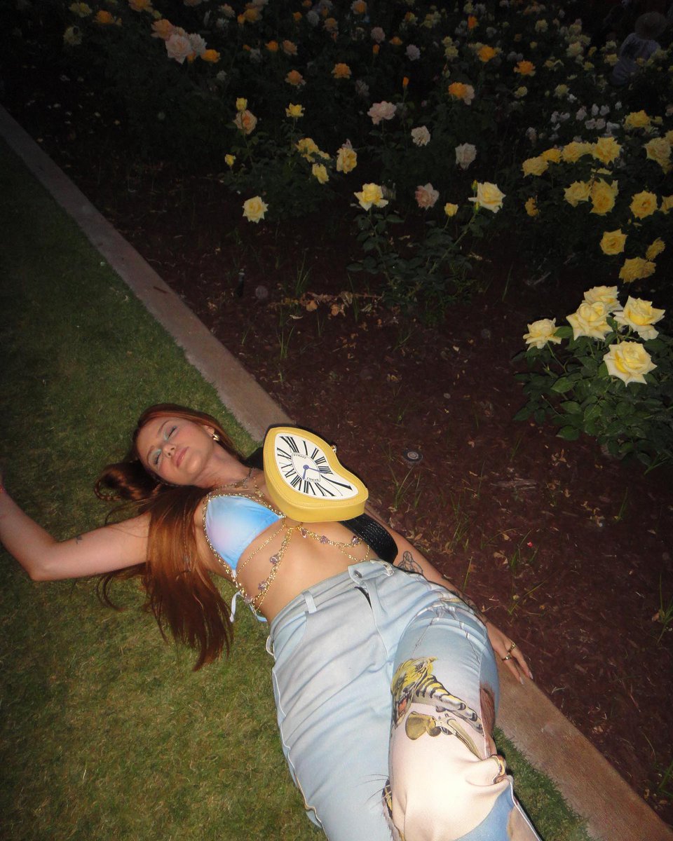 sofioliveirabra tweet picture