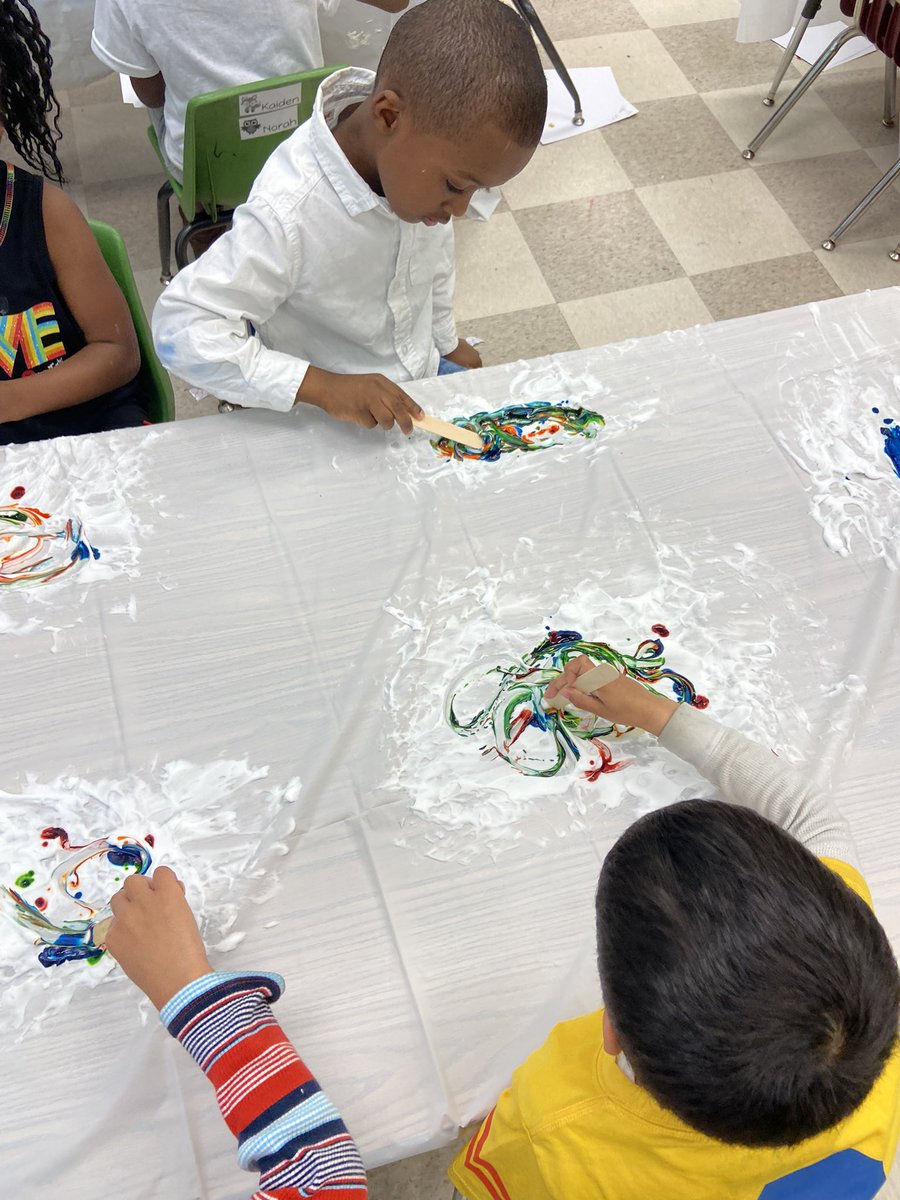 B was for bubbles/burbujas and C para colors/colores! What will day D bring? #countdown #kindergarten <a href="/APSGardenHills/">Garden Hills Elem</a> <a href="/APSDualLang/">apsDualLang</a>
