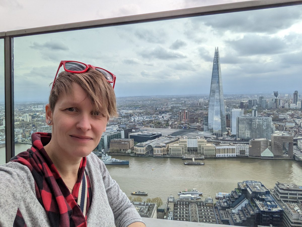 Ashy_the_Bear's tweet photo. Tower of London Tour was amazing! So many photos. First day the Yeoman's had worn their King's uniform too! 

#toweroflondon #yeomans #beefeater #Ravens #ravensoflondon #skybar #views #london #traitors #history https://t.co/rqPRmCTe8H