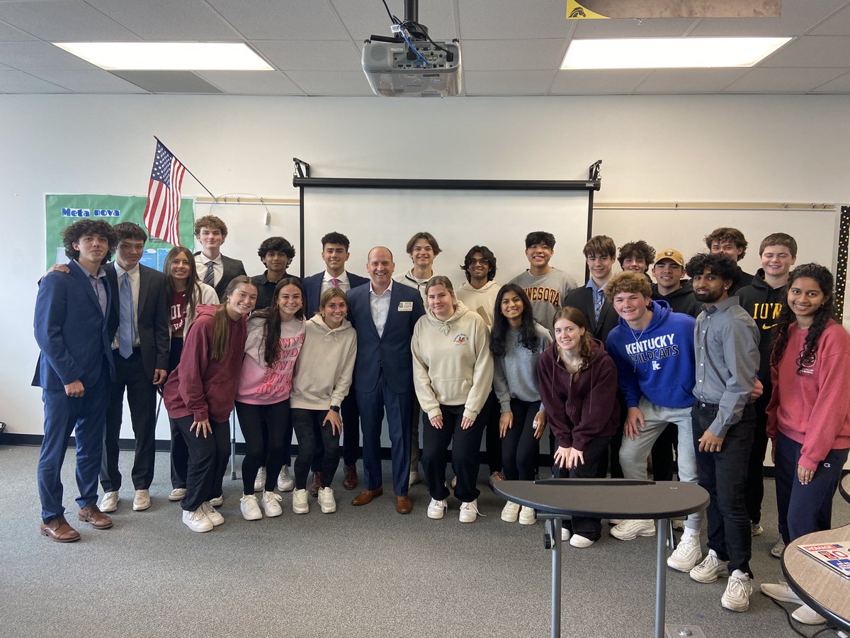 neverendingve's tweet photo. Thank you to our guest speaker Jason Bannack for giving us an amazing presentation today on his background and journey to becoming the vice president of Athletico and some great advice to our employees looking to go into business in there future. @Illibuck1 https://t.co/eXx3WH6YWt