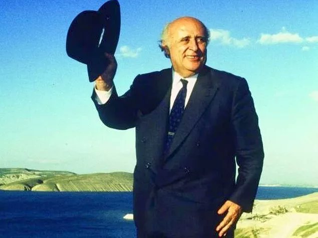 Süleyman Demirel:

"Boş tencerenin yıkamayacağı iktidar yoktur."