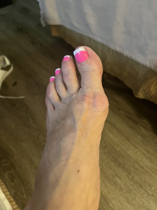 I just got my feet done https://t.co/gCY9jk4j4x<a href="/tag/newprofilepic"class="tags"><span>#newprofilepic</span></a>