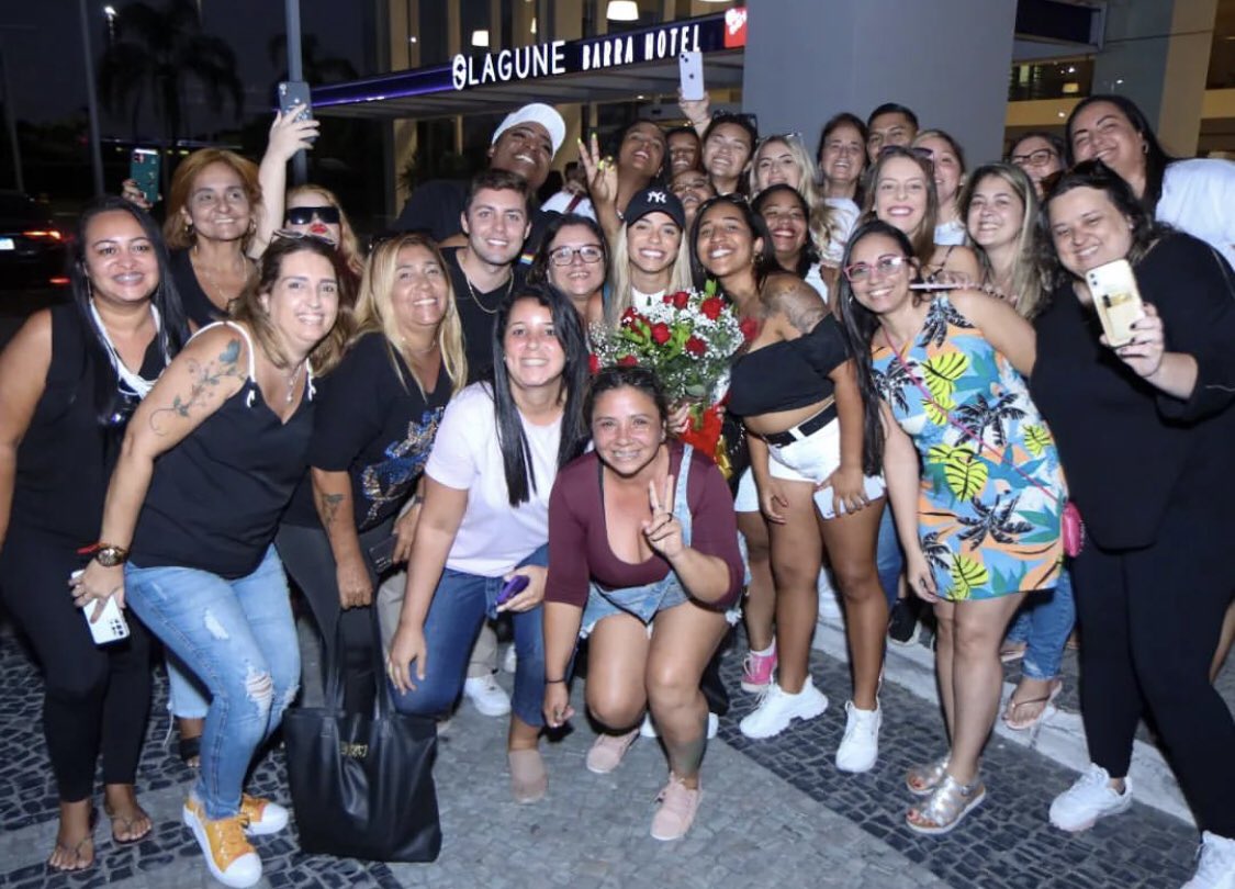 mica_benzin's tweet photo. Key é amada por onde passa e hoje ela recebeu uma recepção de milhões, cheia de muito amor de seus fãs ❤

CHAMA NA PROTAGONISTA DO BBB23 https://t.co/lIpYDtymb6