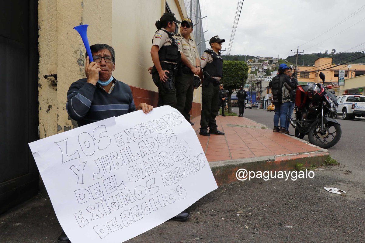paguaygalo's tweet photo. El código deontológico del Grupo El Comercio dice: "Integridad ética y responsabilidad con la sociedad son soportes vitales para EL GRUPO" Esto no se aplica para varios ex trabajadores y jubilados https://t.co/Q7P004Jcng https://t.co/Y2lJwrDy5N