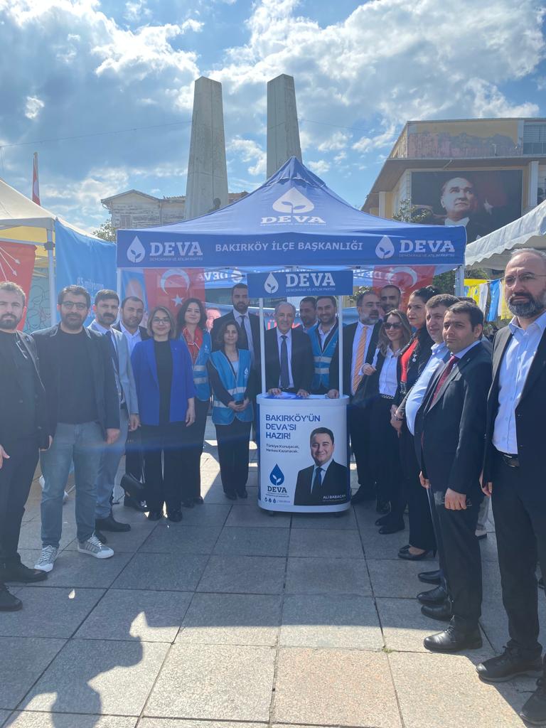 bkrdeva's tweet photo. Bakırköy Cumhuriyet Meydanı'nda bulunan tüm siyasi partilere başarılar dilemek üzere ziyarette bulunduk. https://t.co/8JMWbTWlPA