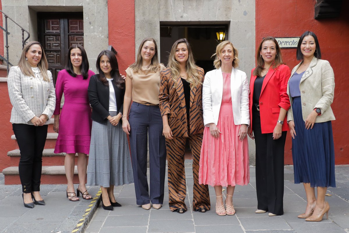UPInstitucional's tweet photo. Tuvimos el honor de tener el panel de "La Mujer en la Alta Dirección" en campus @UPMexico agradeciendo su valiosa participación, que inspira a toda nuestra comunidad Panamericana. #AlumniUP https://t.co/gyMB7XzEac