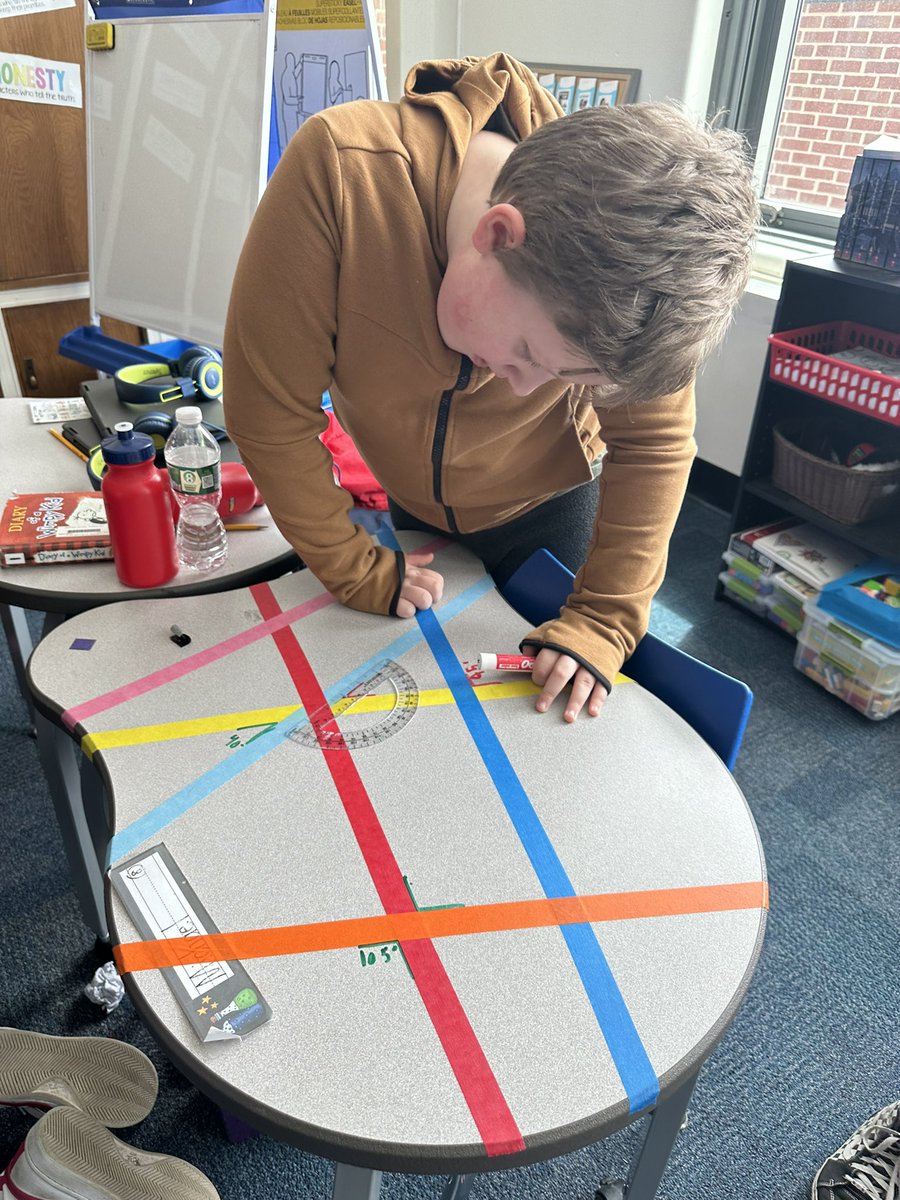 amspence24's tweet photo. Students in 4th grade practiced measuring angles! #BPositivePatriots #BPatriotProud ❤️💙 https://t.co/Xit4DjZLsR