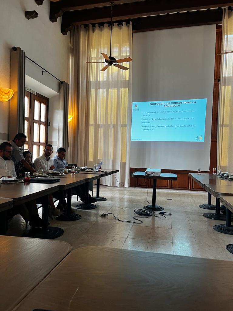 AMAACmx's tweet photo. Ayer sostuvimos una reunión con los asociados de La Península para seguimiento a la organización de nuestro XII Congreso Mexicano del Asfalto y cursos de capacitación en esta región. https://t.co/LN1CDlnyJK