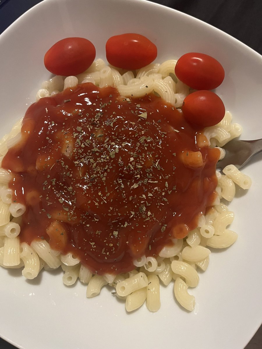 freshjaktrash's tweet photo. moje culinary skills (kolinka s ostrym kecupem smak na italsky zpusob a oblohou)
pro a glicky mluvici: knees ala sharp ketchup yum, italian style with sky https://t.co/wssEONN4ip
