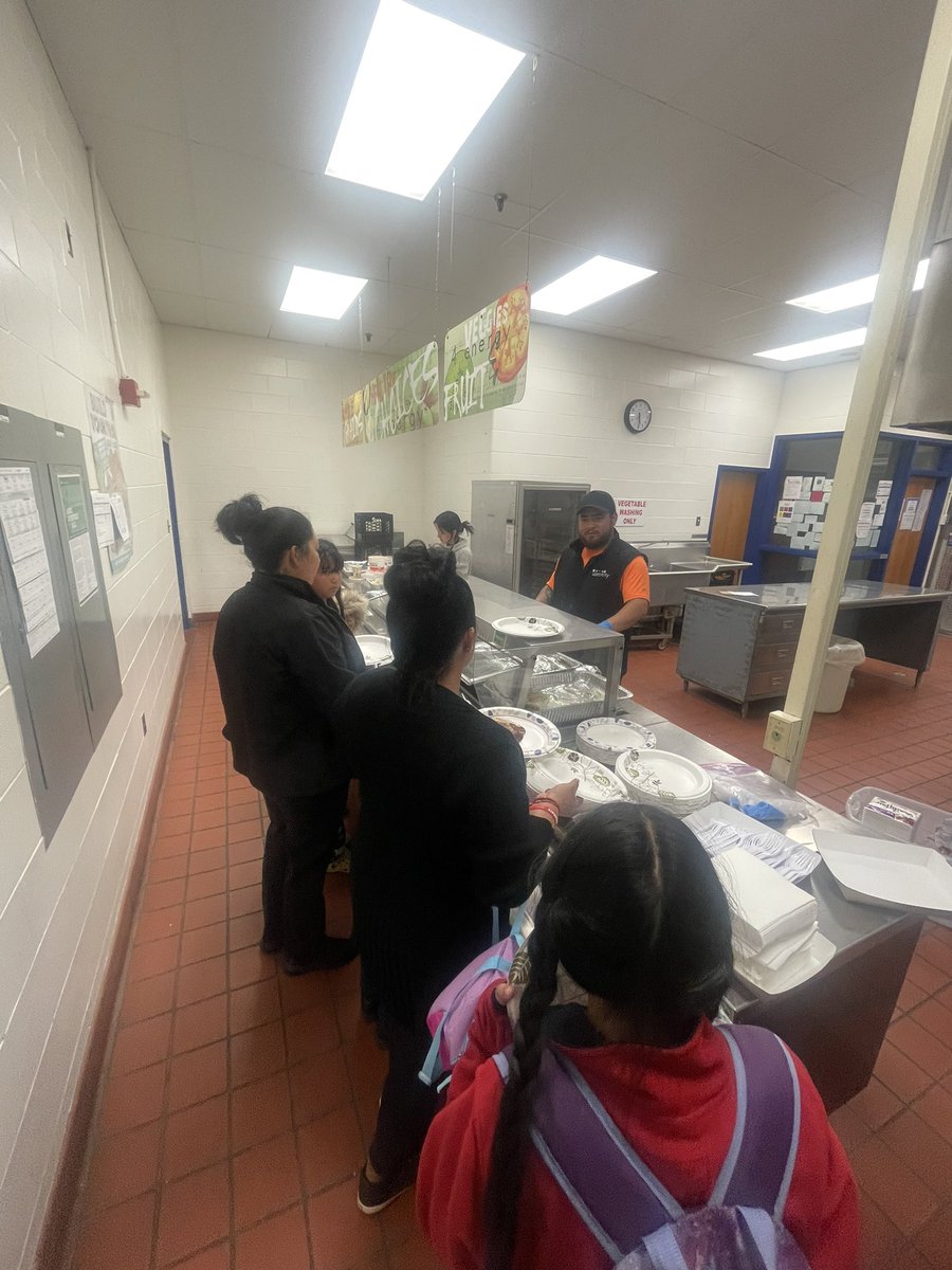 csl_msmax's tweet photo. Attention Gaithersburg Eagles! Come see us at Gaithersburg ES for our Every Day Counts event! Thank you to our partner @IdentityYouthMD for providing umbrellas and food, and prizes for our families! https://t.co/88C4HNaDsI