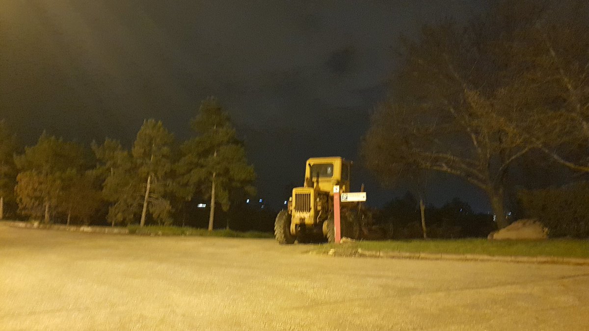 Hacettepe Ormanı talan ediliyor! Hem de gece vakti herkesin uyuduğunu sandıkları sırada. Doğamızı mahvetmeyi bırakın. Hacettepe bizimdir, bizim kalacak. 
#HacettepeyiKORU