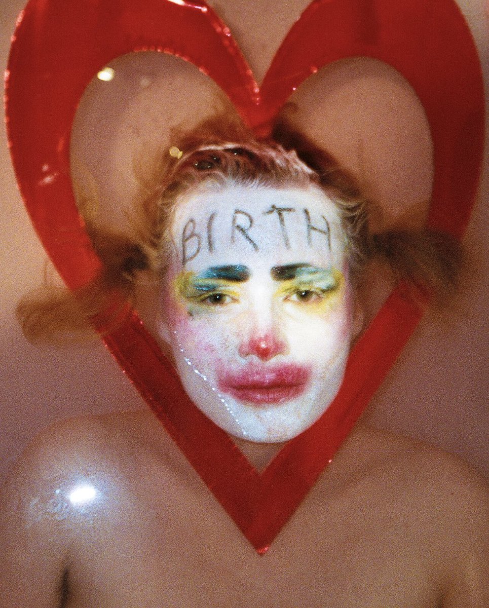 are you feeling alive?

#krislemsalu #birth #breadwoman #installationart #sculpture #contemporaryart #performanceart