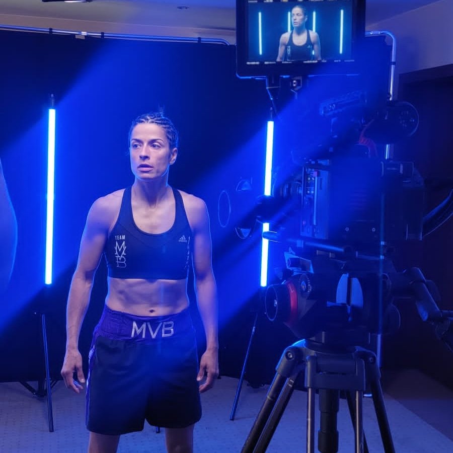 Boxingbutterfly's tweet photo. https://t.co/UcY95w0eSB
Être dans chaque seconde, de chaque minute, de chaque round...
Cette PASSION dans le coeur❤🥊 et ce FEU🔥👀 dans les yeux.🦋
Un autre beau trio d'humains qui m'aident dans mon rêve: MERCI à @FortinYannick ,Francois Poulin et Jason Freund! #TEAMMVB https://t.co/aSHTFlwTiG