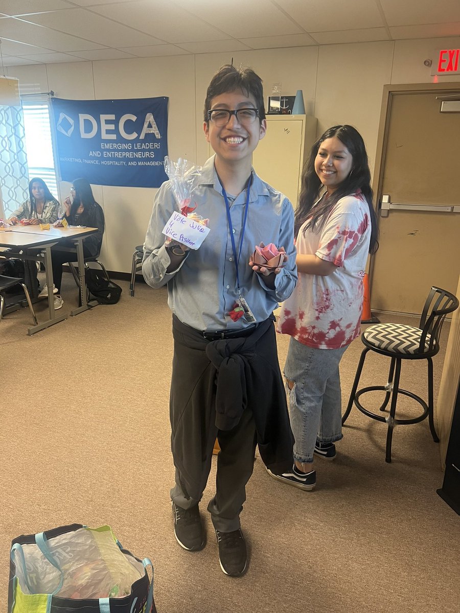 DECAlionsCHS's tweet photo. Meeting was a success! Many new people signed up for the upcoming year of DECA. In this meeting, we also had our elections for vice president. Congratulations to Julio Hernandez who was voted be the new vice president! https://t.co/G1AcqmBLAd