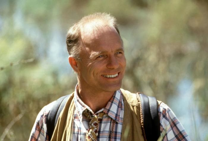 MiserableMagpie's tweet image. get to the movies!
have you heard of ed harris?
avoid milk money

#haiku