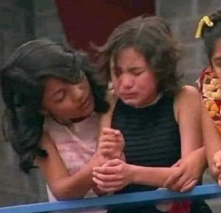 pollorocker0's tweet photo. Estoy viendo a muchos blinks llegando a México y alistarse para el concierto de blackpink y yo solo las veré en un link de dudosa procedencia con la calidad más baja posible porque no tengo dinero para viajar https://t.co/4HtGiJZCoJ