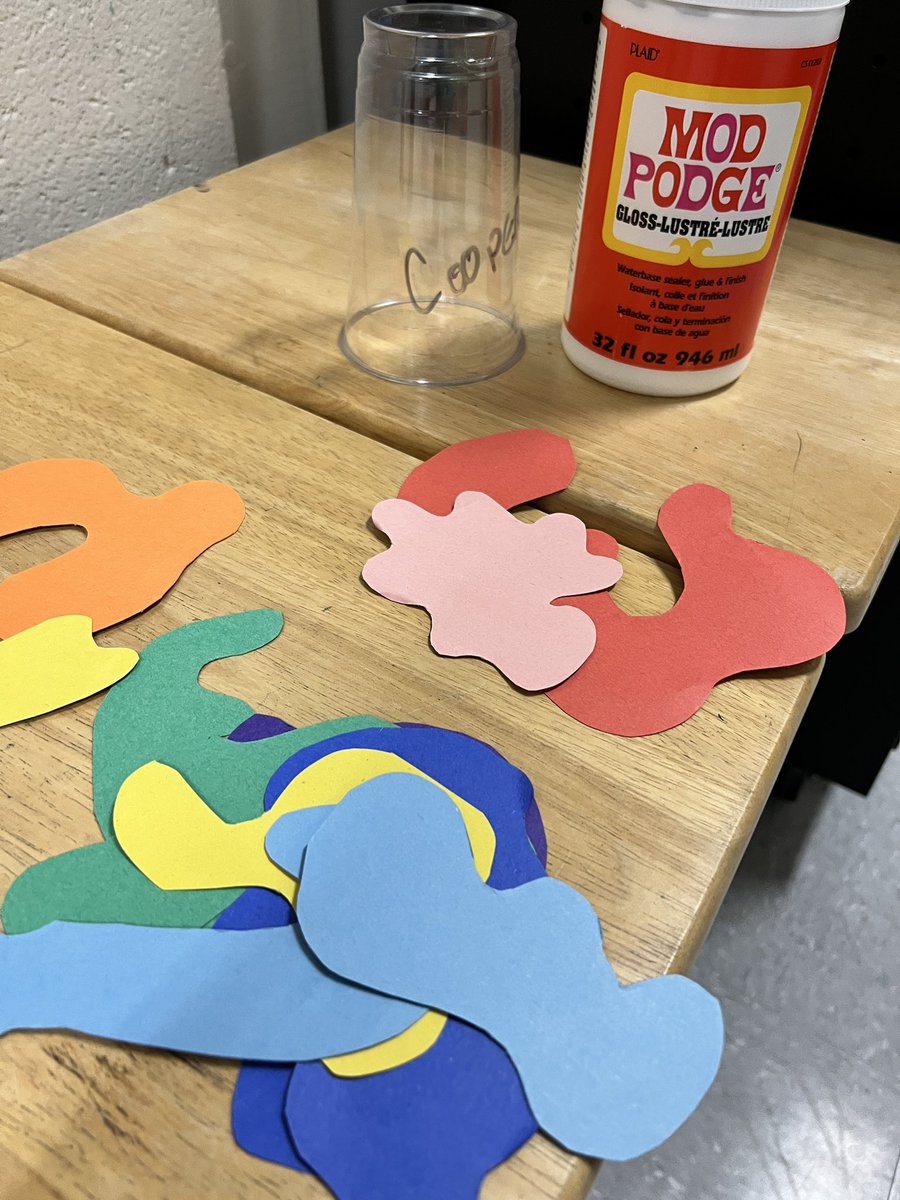 Jaycooper8's tweet photo. Tuesday Art Club @EcoleMacneill We learned about Henri Matisse and how heβs known for his colour and fluid shapes. We got started on our Matisse-inspired bowls πβοΈπ΅π¨#mvsd_mb #stickyfun https://t.co/6sC1vn0y65