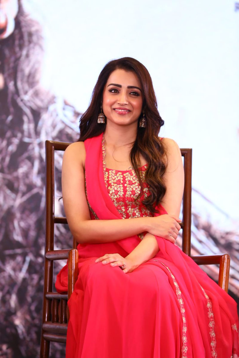 Deepak03492815's tweet photo. After long gap in my account ,now to start viral😁❤❤❤❤ keep support the channel @southqueentrisha @trishtrashers #TristanTate #TrishaKrishnan #Trishahot #trishamaami #trishablood #PS2 #audiolanch #PonniyanSelvan2 #Kundavai https://t.co/543VB6TJ0Z