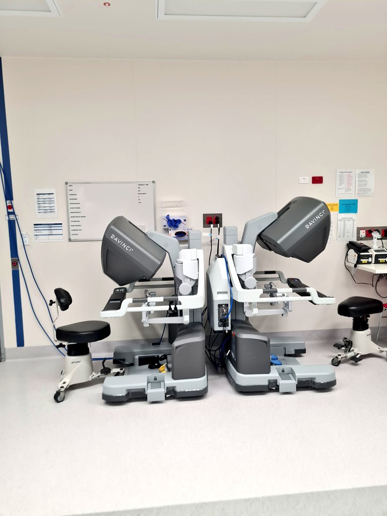 An exciting day at @TheRMH, a fresh out of the box DaVinci Xi platform about to launch its inaugural case! The second robot at RMH as we say thank you to the old Si for over 10 years of service. #newcarsmell #roboticsurgery @devicetech @GalRinott @lawrentschuk