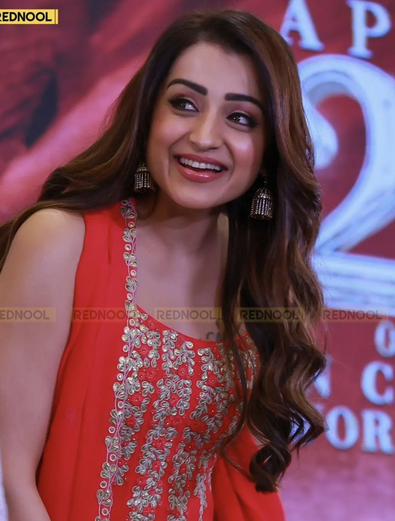 Deepak03492815's tweet photo. After long gap in my account ,now to start viral😁❤❤❤❤ keep support the channel @southqueentrisha @trishtrashers #TristanTate #TrishaKrishnan #Trishahot #trishamaami #trishablood #PS2 #audiolanch #PonniyanSelvan2 #Kundavai https://t.co/543VB6TJ0Z