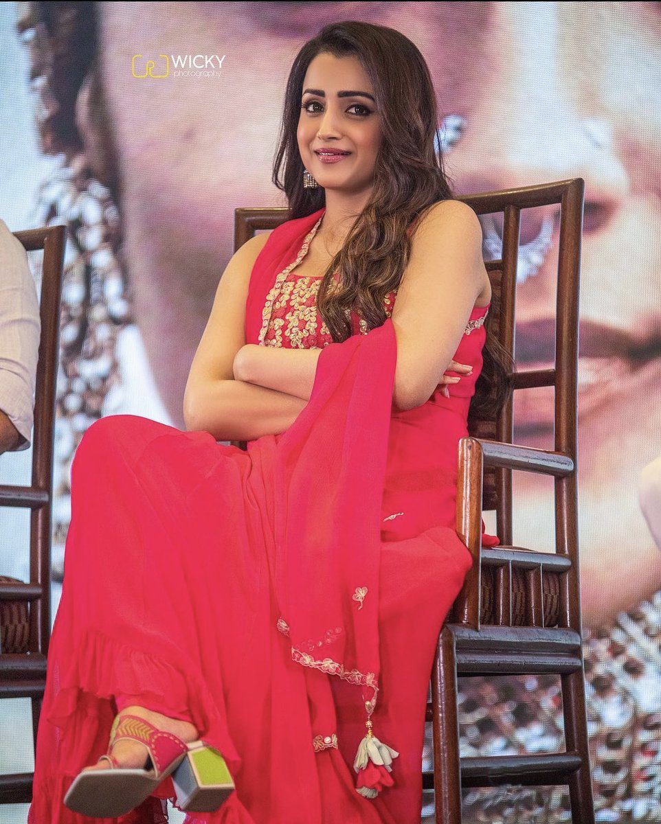 Deepak03492815's tweet photo. After long gap in my account ,now to start viral😁❤❤❤❤ keep support the channel @southqueentrisha @trishtrashers #TristanTate #TrishaKrishnan #Trishahot #trishamaami #trishablood #PS2 #audiolanch #PonniyanSelvan2 #Kundavai https://t.co/543VB6TJ0Z