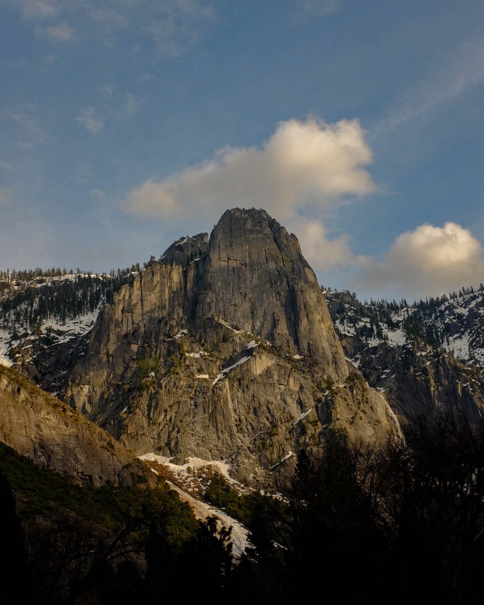jocho0o's tweet photo. Spending Earth Day 🌎 with @Parkest25 and @abrahamlemusc at #yosemite using the #fujifilm #x100t https://t.co/CCnotosn1S
