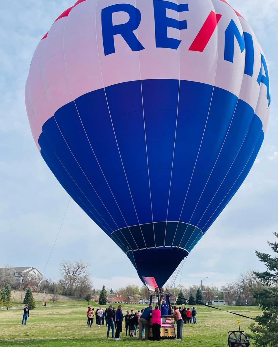 BellevueSchools's tweet photo. Up, Up, and Away STEM Activity @LeMayOwls sixth graders participated in a STEM event focusing on the creation and launch of hot air balloons. #TeamBPS #bpsne #ChampionsForChildren #BPSProjectSTEM https://t.co/t8ypxgeKQF