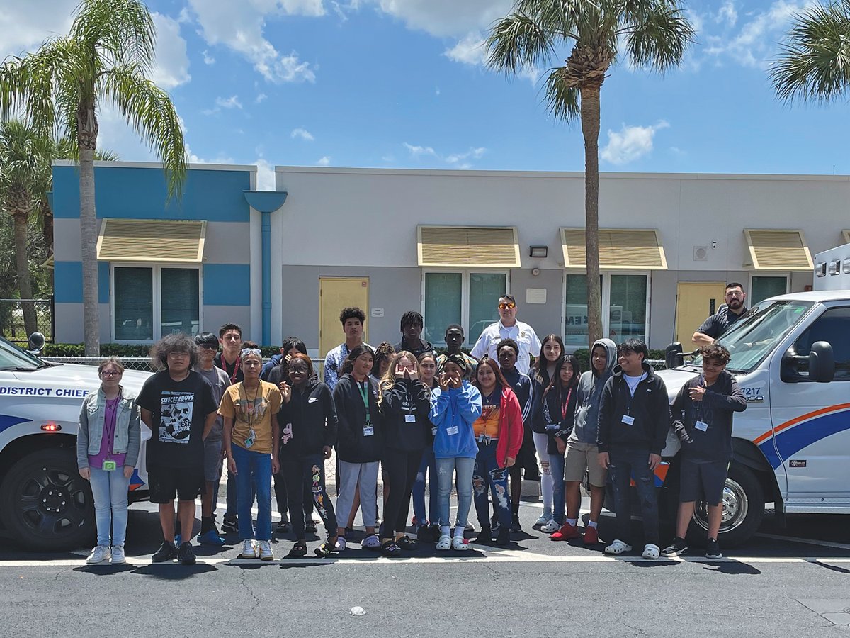 ManateeGov's tweet image. District Chief Molnar and Orlando Surca, along with two of our EMTs—Bastian Barrios and Haley Dunham—visited Lincoln Middle School’s Health Science Program last week to talk to 183 students about careers in EMS and Public Safety.
#emscareer #publicsafety