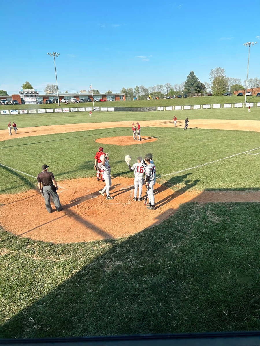 breds_baseball's tweet photo. 💣HOME RUN💣
Left fielder @MalachiFeeback hit a home run scoring 3 runs for the breds! https://t.co/sT4cbKqpJr