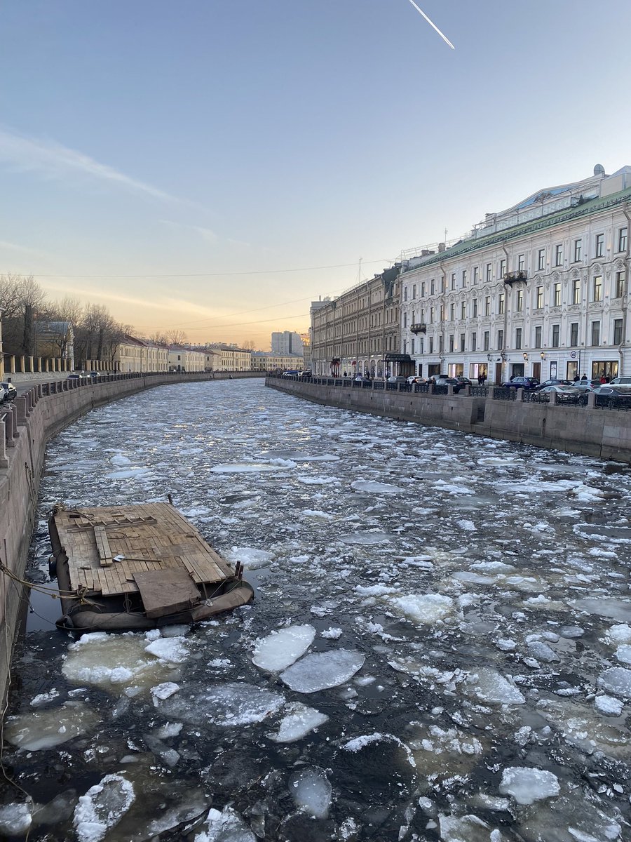 desty_grl's tweet photo. Быстрый зацен весенних закатов и я опять отваливаюсь отсюда https://t.co/GpiAjV4pBl