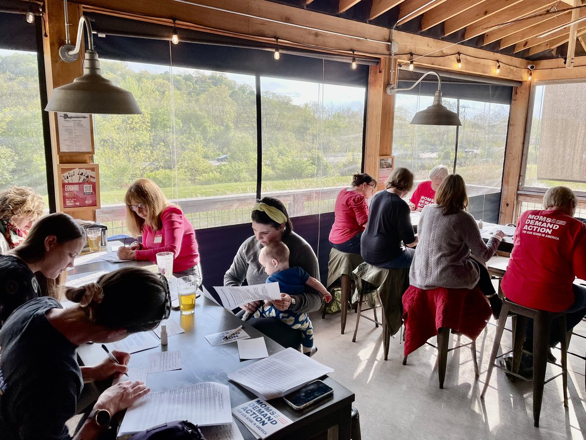 Wowzers!! OVER FORTY Cincy area @MomsDemand volunteers joined to write postcards to their lawmakers urging gun sense legislation! 
#WatchUsWork